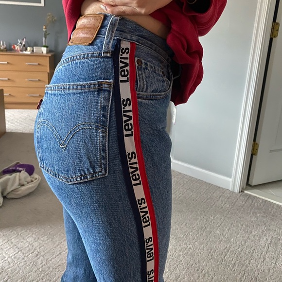 Levi’s 501 High Waist Crop Jean (Spectator Sport) - Picture 3 of 4